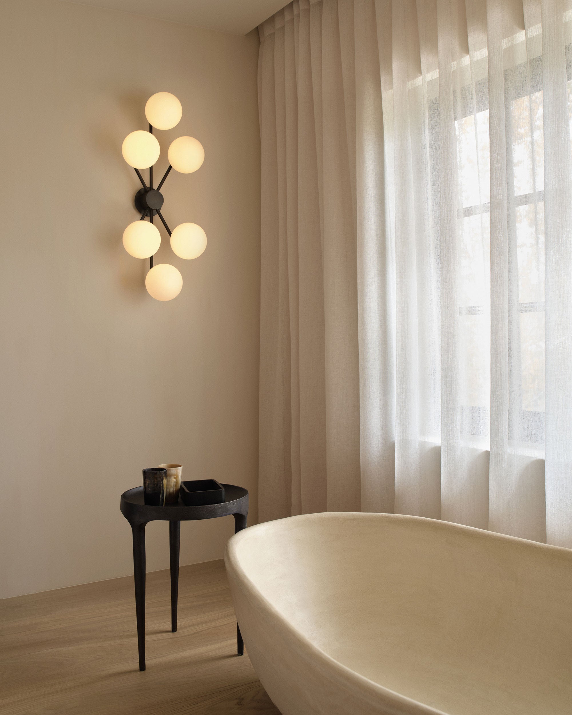 Schwung Orion 6 Globe Wall Light